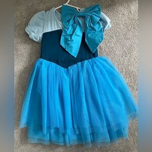 Taylor Joelle Kiss the Girl size 6 w/bow